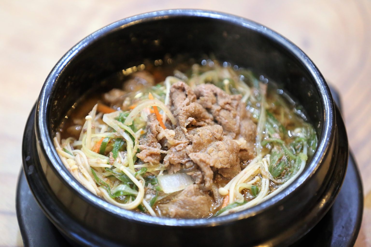 【韓国の定番グルメ】韓国で食べたい鍋料理 第2弾「プルコギ」!〜in明洞〜 | 韓国情報サイトchocomoti